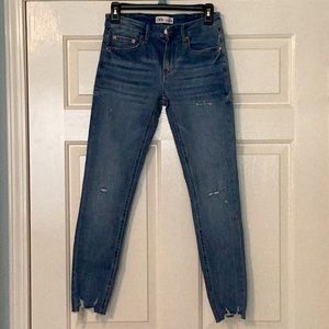 Zara Jeans Size 6 “The Skinny” fit.